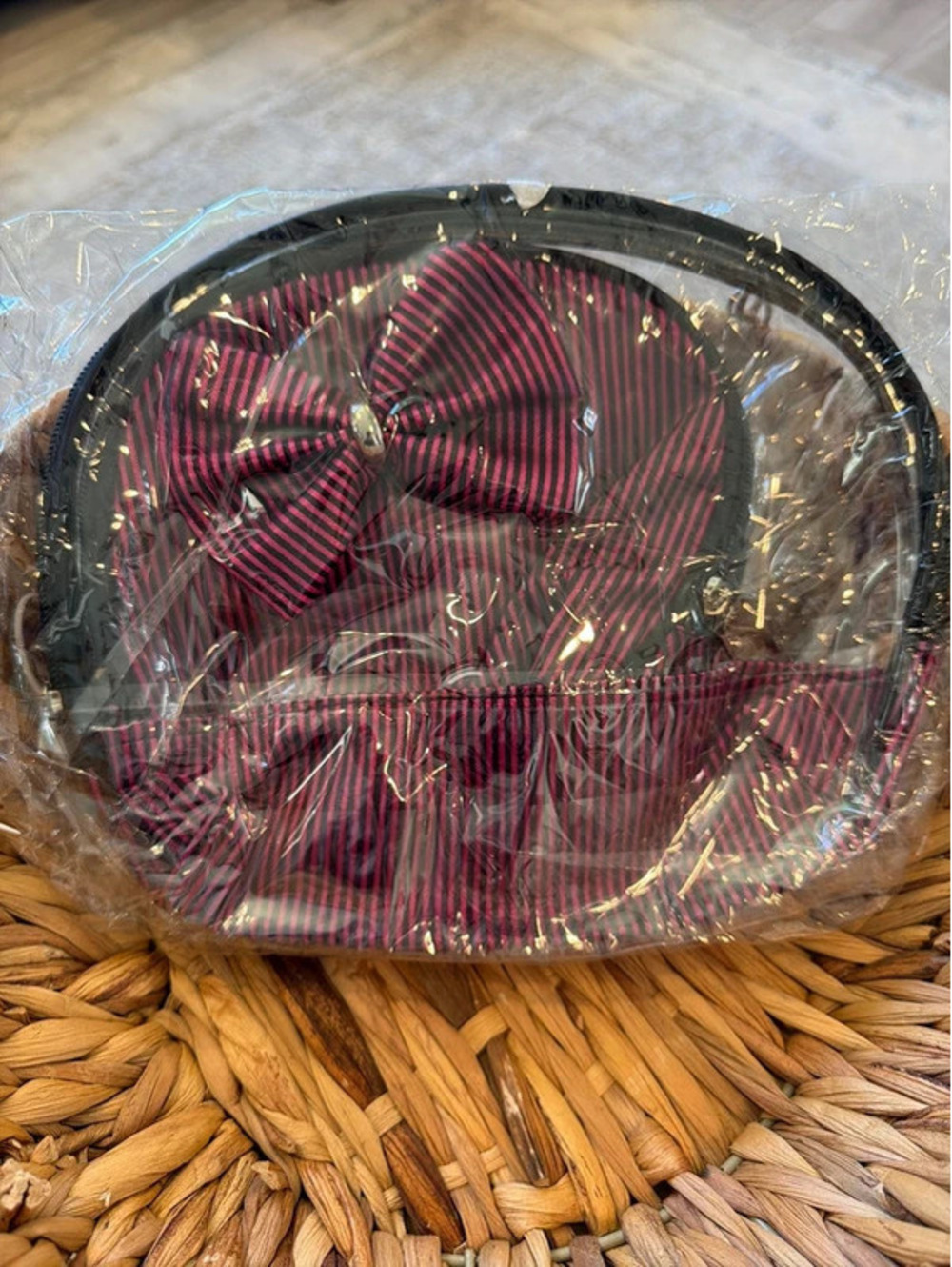 Set of 2 makeup bags.    One see through and smaller one fabric.